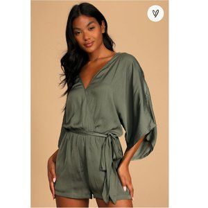 NWOT Lulu’s ain’t it grand romper Olive green